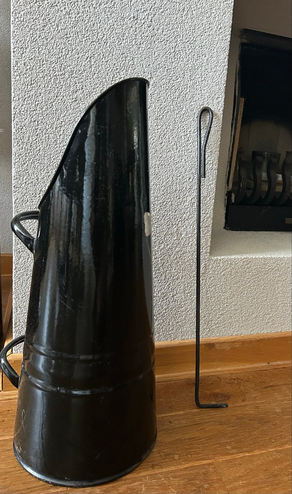 Vintage kolenkit met pook - Zwart geëmailleerd, Antiek en Kunst, Antiek | Emaille, Ophalen of Verzenden