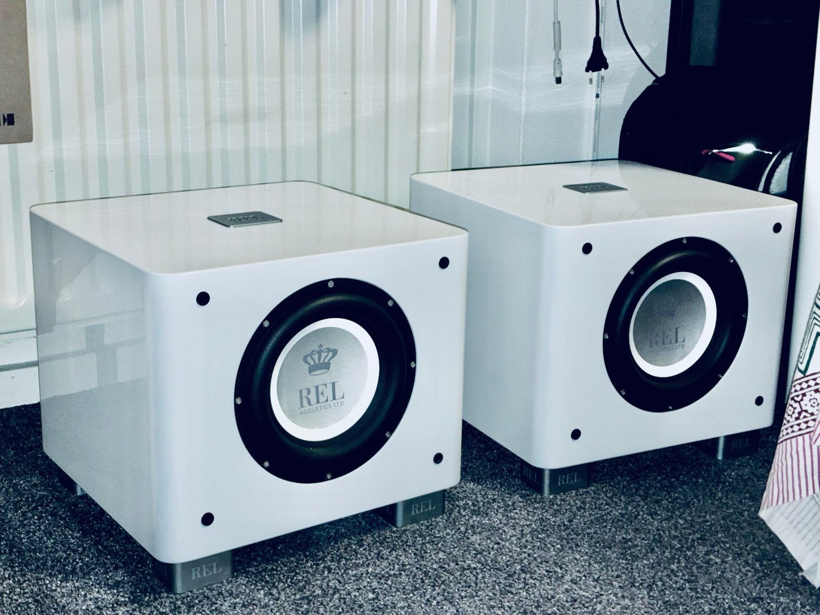 REL T7x - Wit (Set van 2) ZGAN!, Subwoofer, Ophalen of Verzenden, Zo goed als nieuw, Geschikt voor surround/home cinema