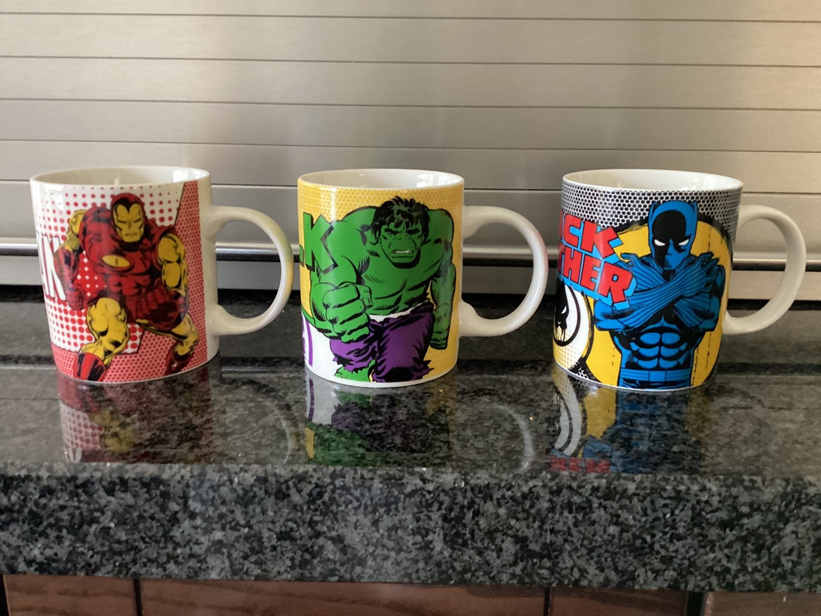 3 leuke mokken Marvel Avengers Hulk,Ironman en Blackpanter, Ophalen of Verzenden, Zo goed als nieuw, Overige stijlen, Kop(pen) en/of Schotel(s)