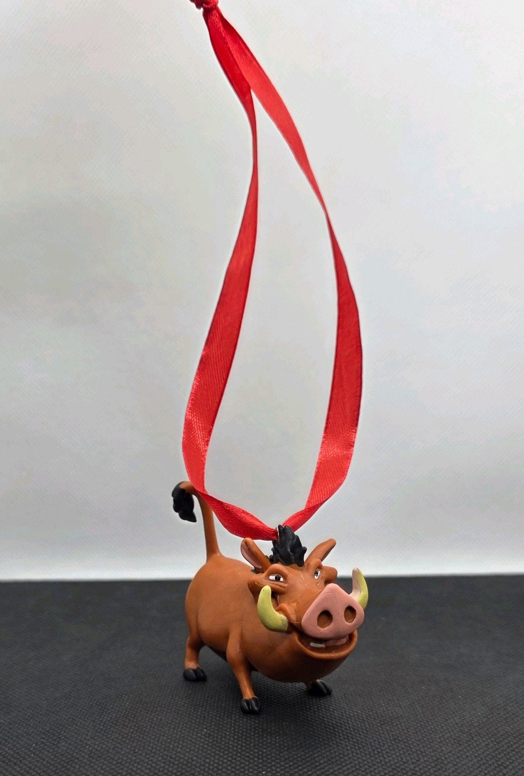 Disney Pumba kerst ornament hanger kerstbal, Verzamelen, Disney, Ophalen of Verzenden, Leeuwenkoning of Jungle Boek, Nieuw