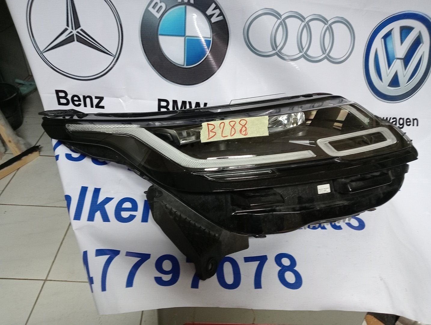 Range Rover VELAR L56018MY  koplamp rechts, -, -, Ophalen of Verzenden, -