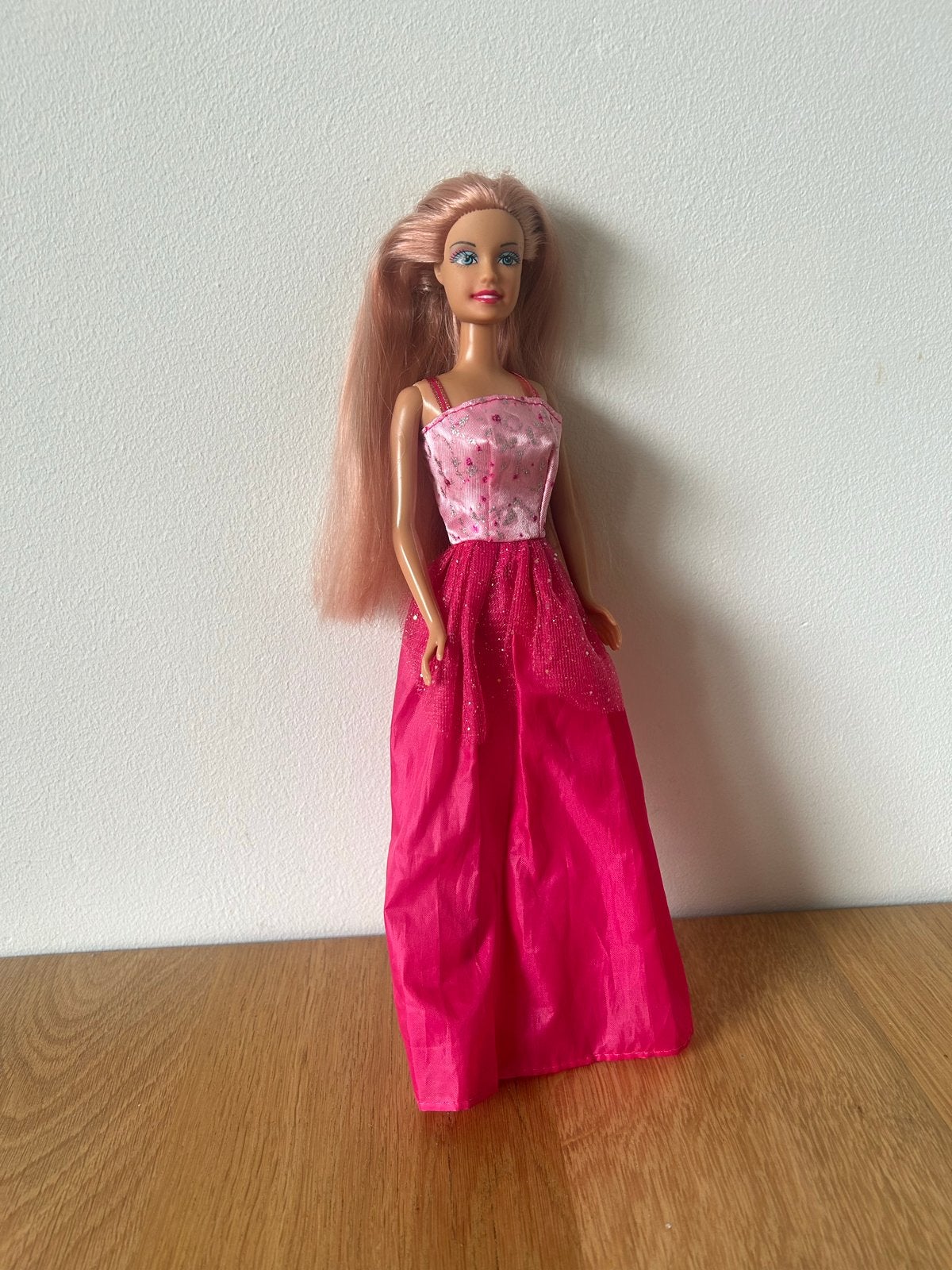 Barbie pop met roze jurk en schoenen, Ophalen, Gebruikt, Barbie