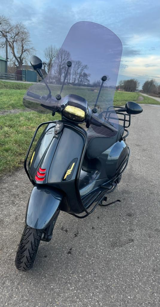 Vespa Sprint Metallic grijs Full option Model 2025 2260km, Fietsen en Brommers, Scooters | Vespa, Ophalen, Maximaal 45 km/u, Vespa S