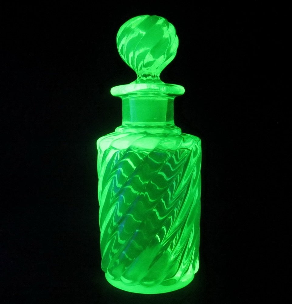 Antiek art deco vaseline/uranium glazen parfumfles Baccarat, Verzenden