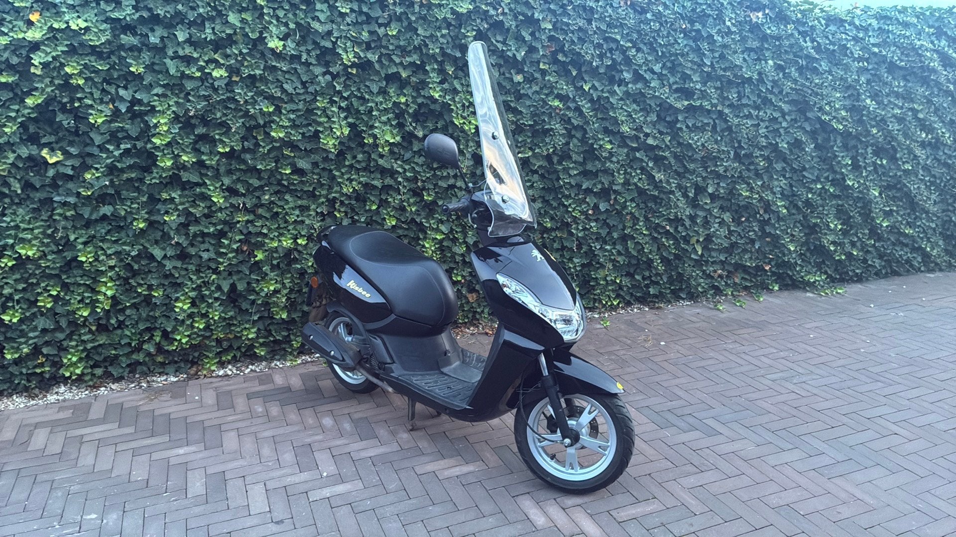 Peugeot kisbee blauwkenteken 30 km per uur, Ophalen, Zo goed als nieuw, Benzine, Overige modellen