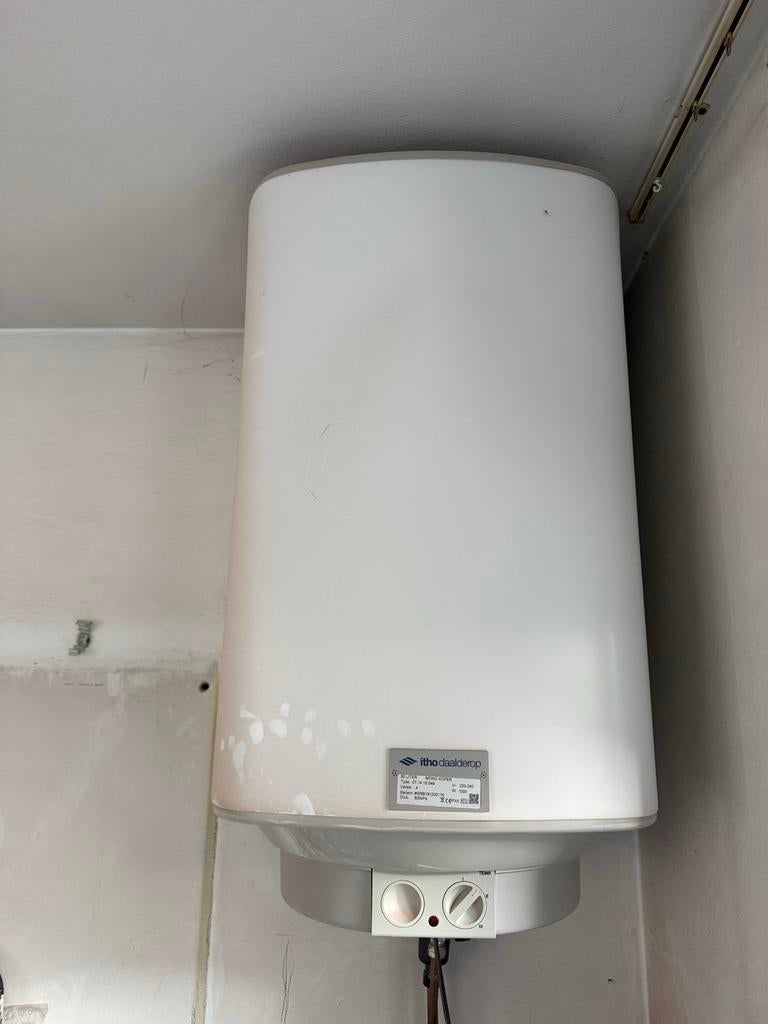 Itho Daalderop 80 liter boiler met kraantjes, Doe-het-zelf en Verbouw, Geisers en Boilers, Ophalen, Gebruikt, 20 tot 100 liter