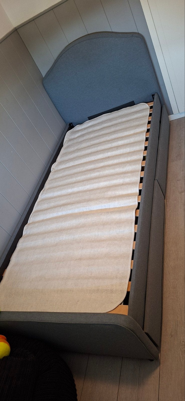 Eenpersoonsbed 90x200 grijs stof met 2 opberglades, Ophalen, 90 cm, Eenpersoons, Grijs