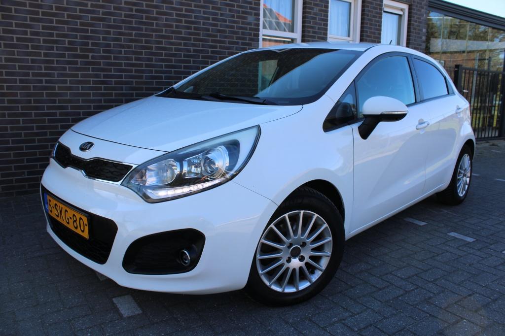 Kia Rio 1.2 CVVT Super Pack-keyless entry-climate-navi, Auto's, Kia, 21 km/l, 4 cilinders, Parkeersensor, Wit