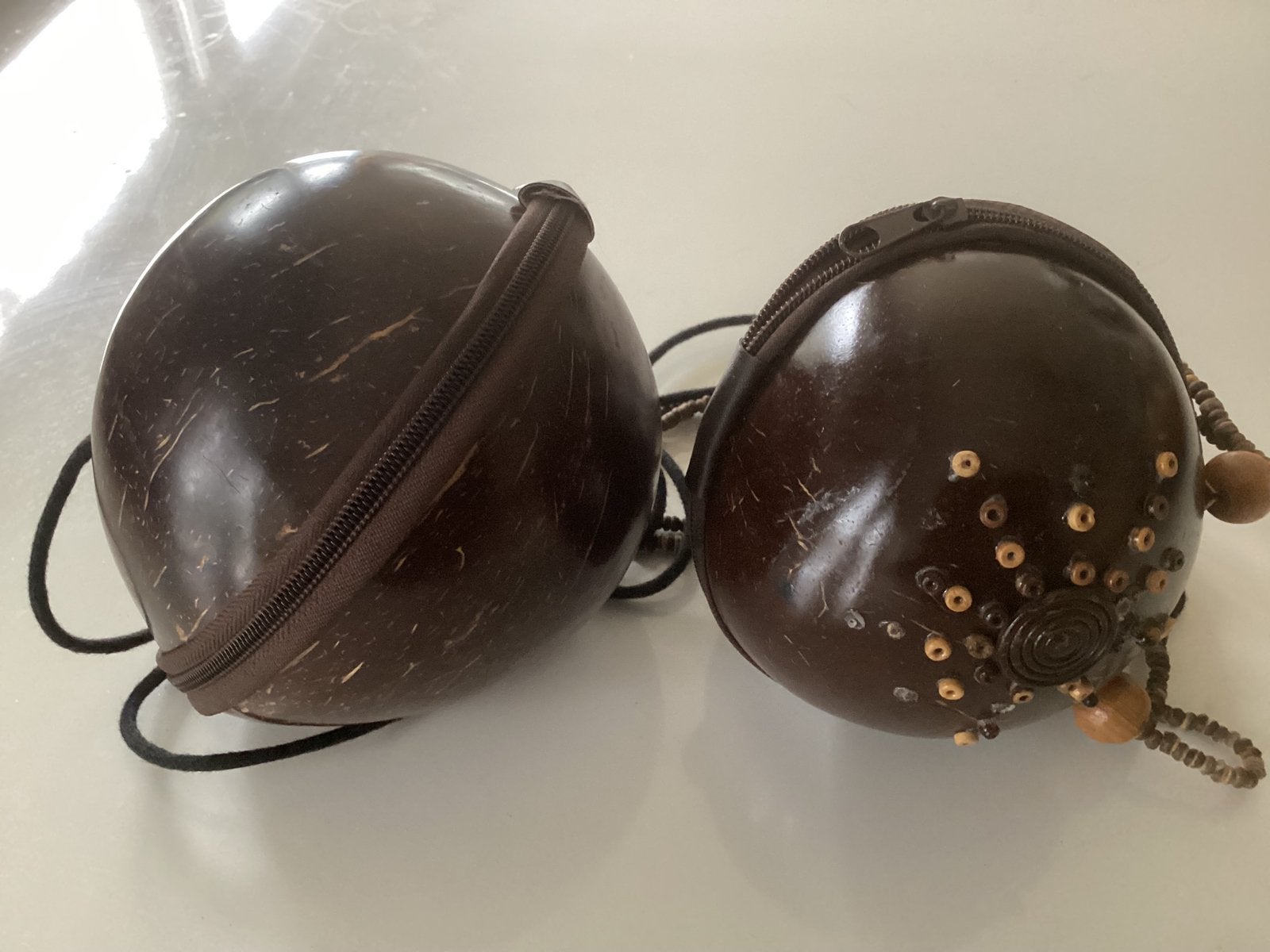 Vintage/retro tasje gemaakt van een kokosnoot,p.st €10,00, Ophalen