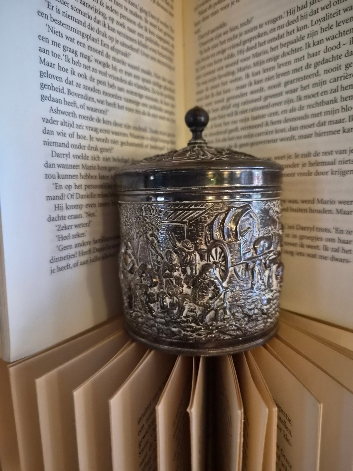 Antieke zilveren doos met gedetailleerde reliëfs, Ophalen of Verzenden, Zilver