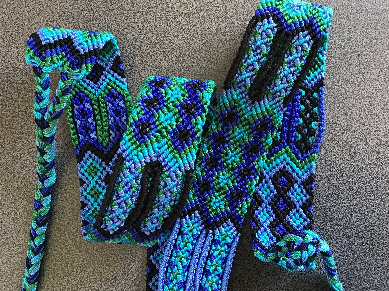 Handgemaakte Macramé Riem in Blauw, Groen en Zwart, Kleding | Dames, Riemen en Ceinturen, Overige kleuren, Heupriem, Ophalen of Verzenden