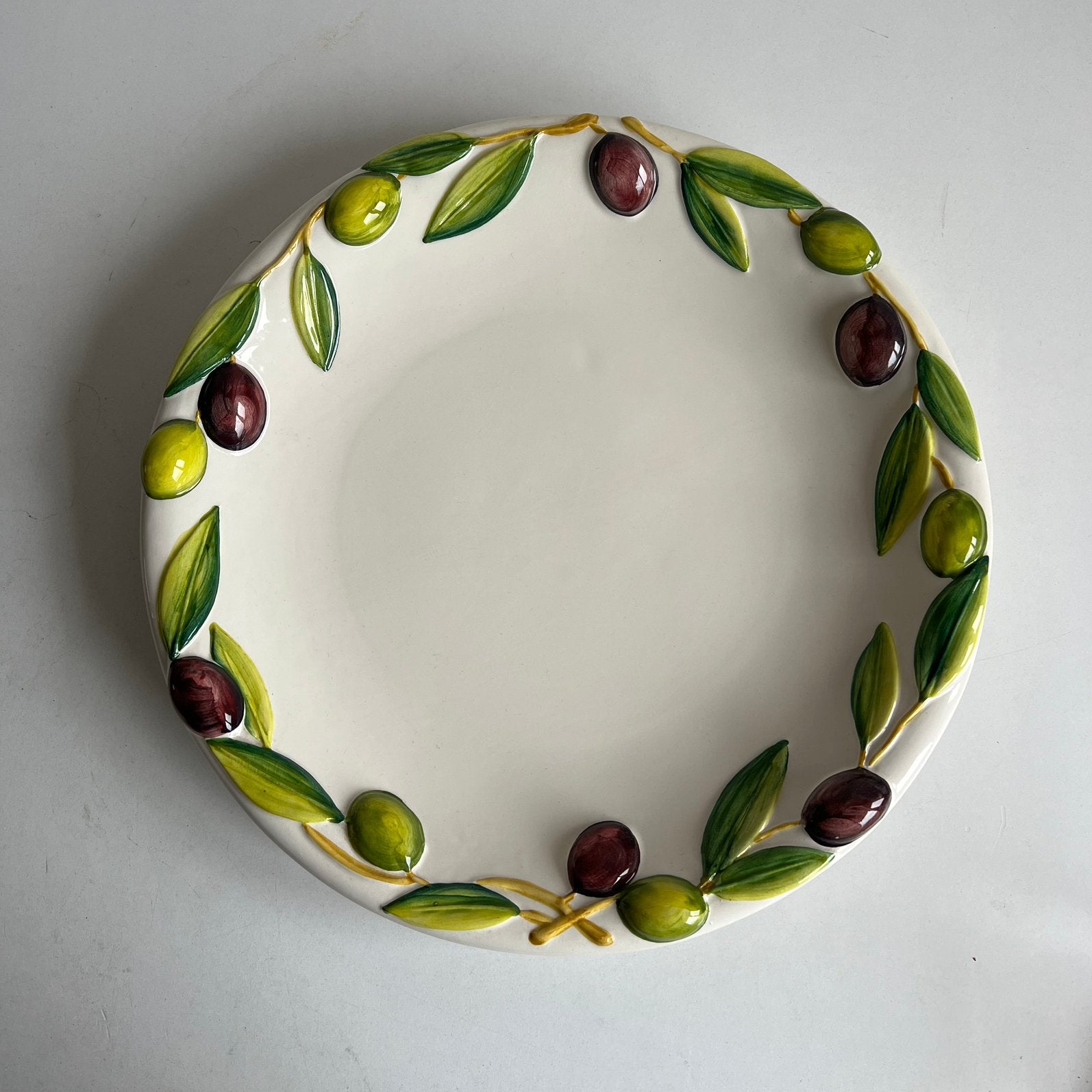 Schaal bord olijf olijven rond 31 cm Bassano keramiek  NIEUW, Ophalen of Verzenden, Nieuw, Keramiek, Schaal of Schalen