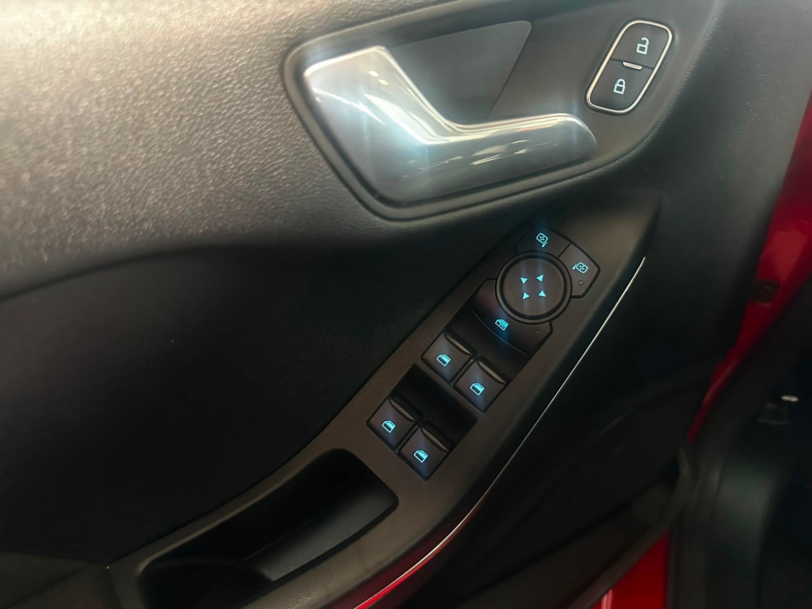 Foto 16 van Ford Fiesta 1.0 EcoBoost Hybrid Active X CARPLAY AUTOMAAT
