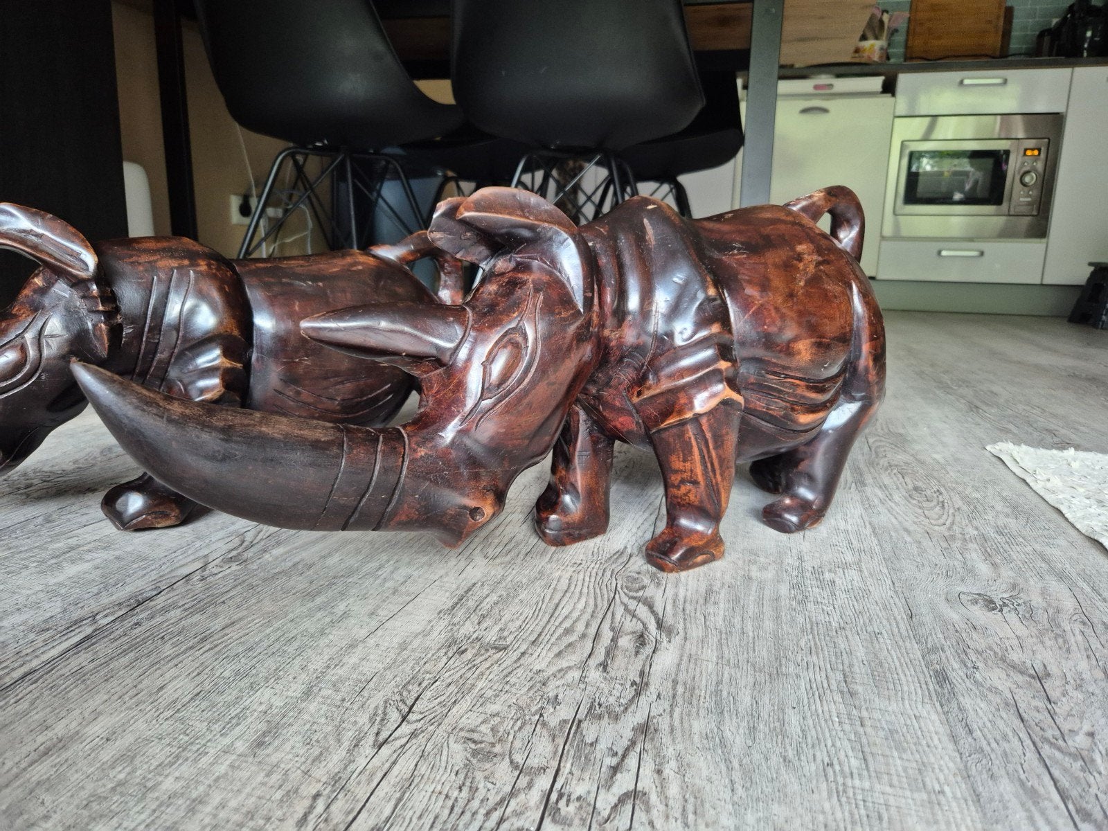 Houten neushoorns, Verzamelen, Beelden en Beeldjes, Ophalen of Verzenden, Gebruikt, Dier