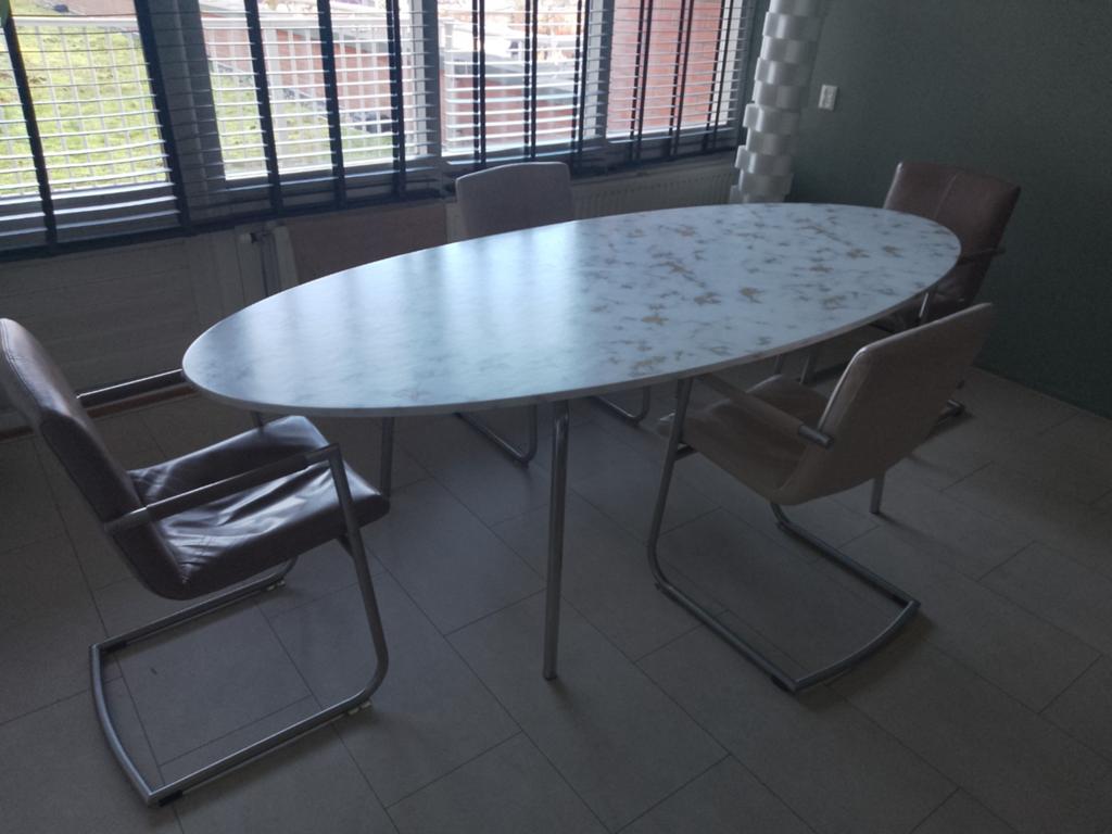 Grote IKEA vergadertafel + 4 lederen stoelen | complete set, Huis en Inrichting, Tafels | Eettafels, Ophalen, Gebruikt, 100 tot 150 cm