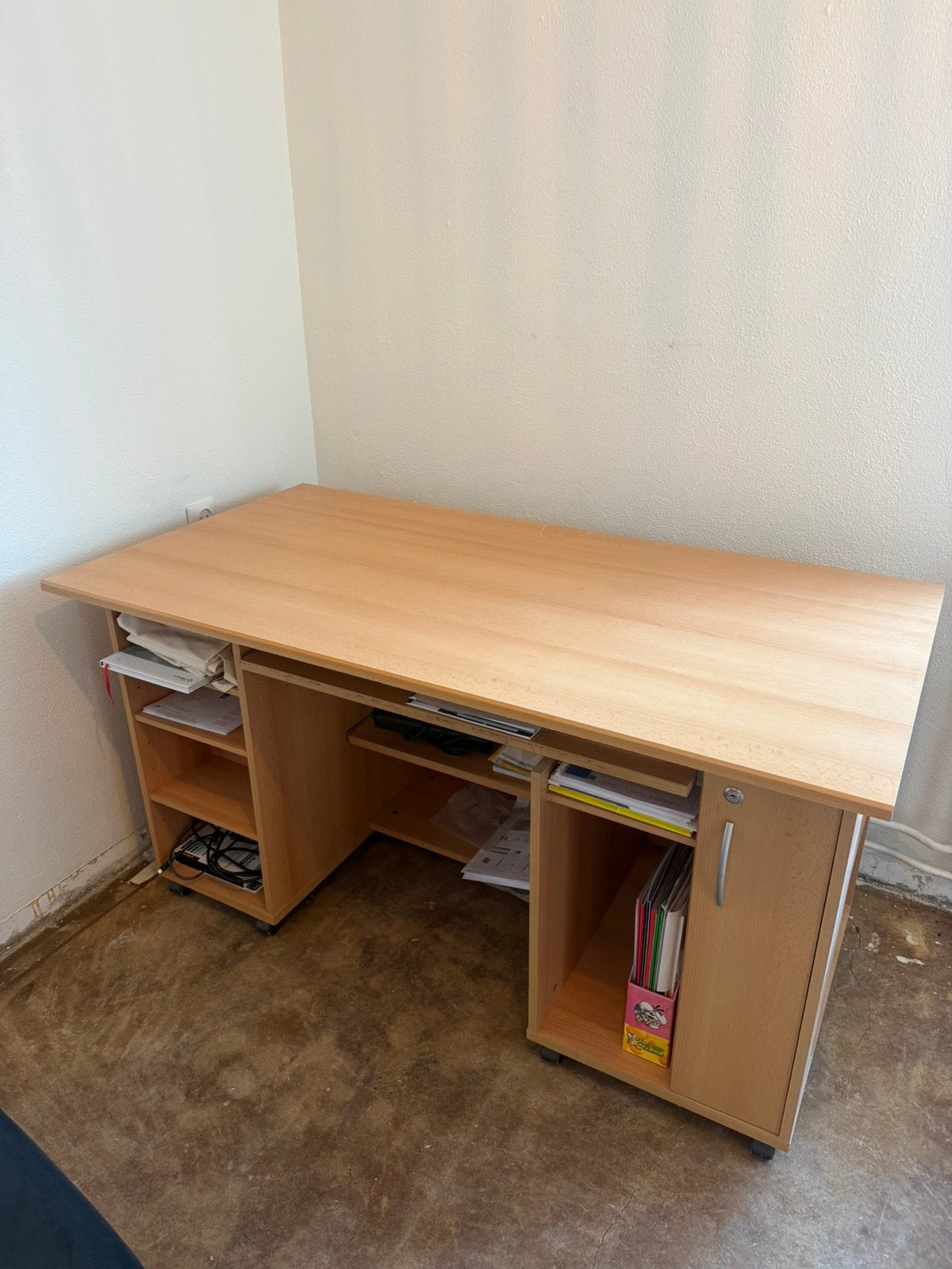 Bureau met bureaustoel, Ophalen, Zo goed als nieuw