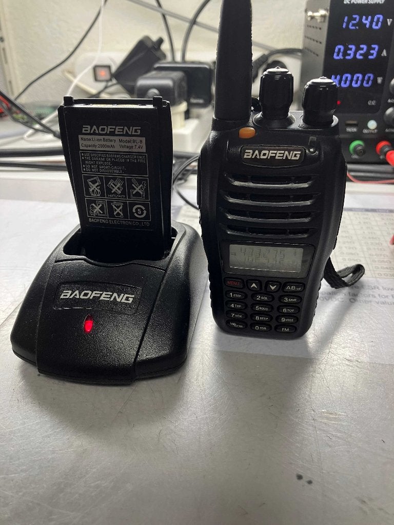 Baofeng Portofoon met Oplader - Zo goed als nieuw, Telecommunicatie, Gebruikt, Ophalen of Verzenden, Portofoon of Walkie-talkie
