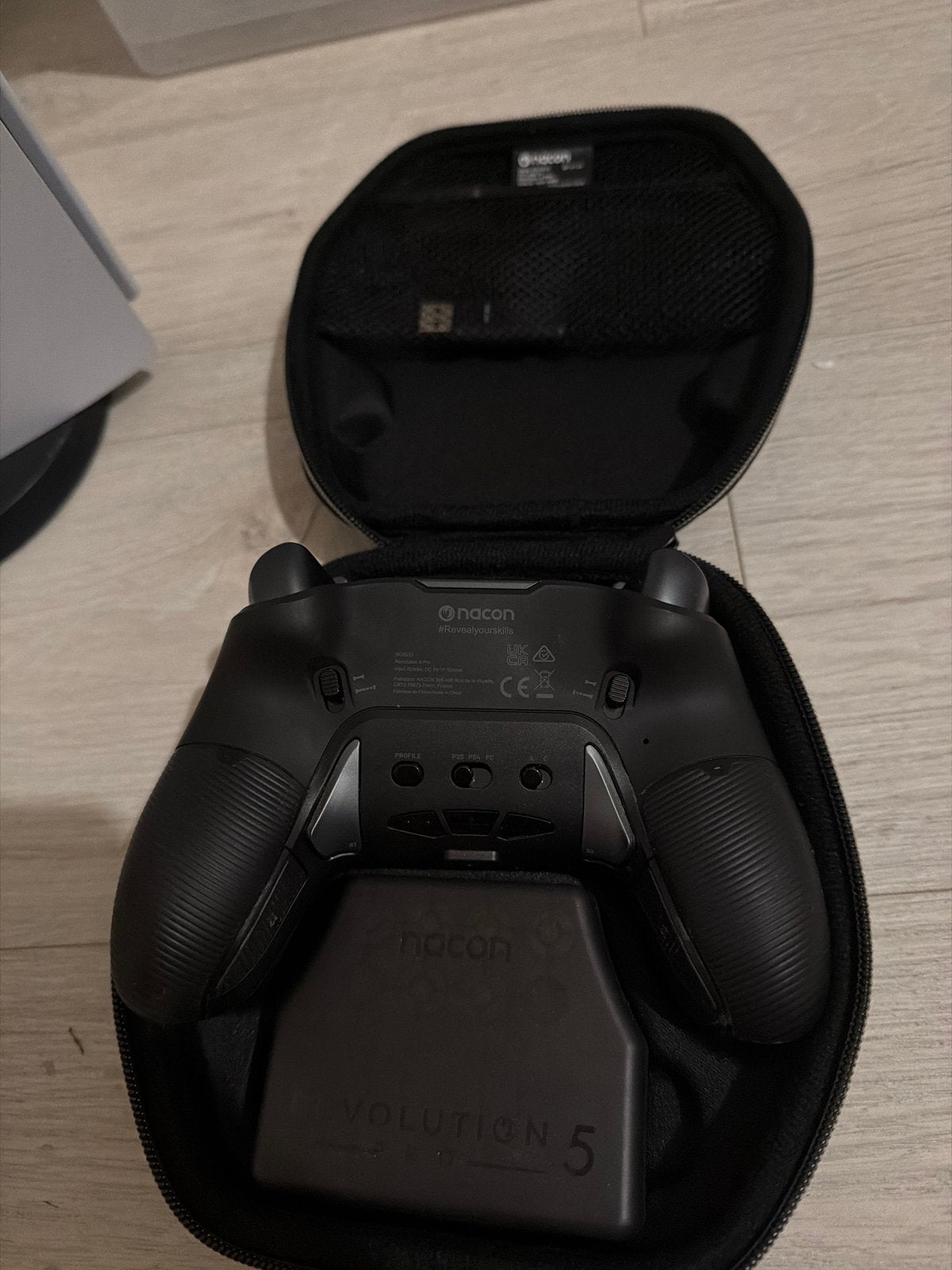 Foto 4 van PlayStation 5 digital Edition met accessoires