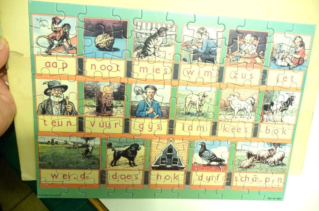 PUZZEL HET LEESPLANKJE WOLTERS GRONINGEN 99 STUKKEN, Verzenden, Meer dan 50 stukjes, Zo goed als nieuw, 6 jaar of ouder