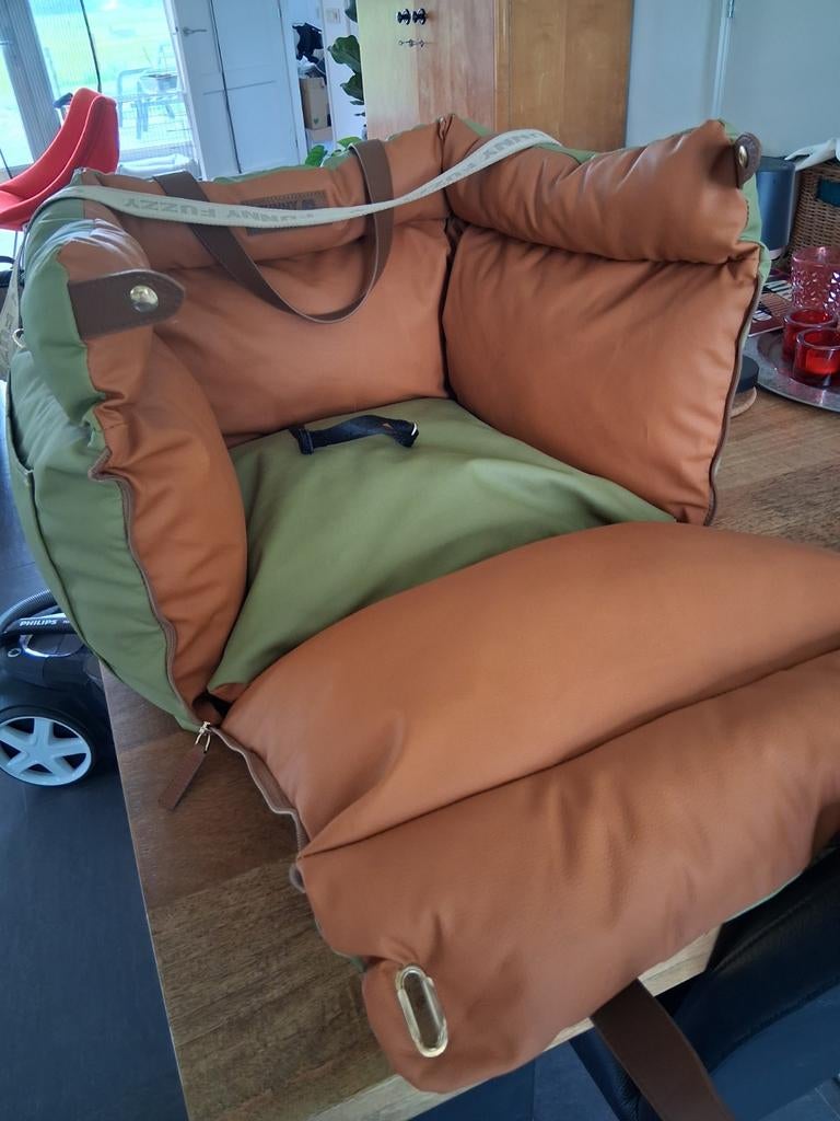 Autozitje/ draagtas voor kleine hond ( tot 10 kg), Dieren en Toebehoren, Ophalen, Zo goed als nieuw