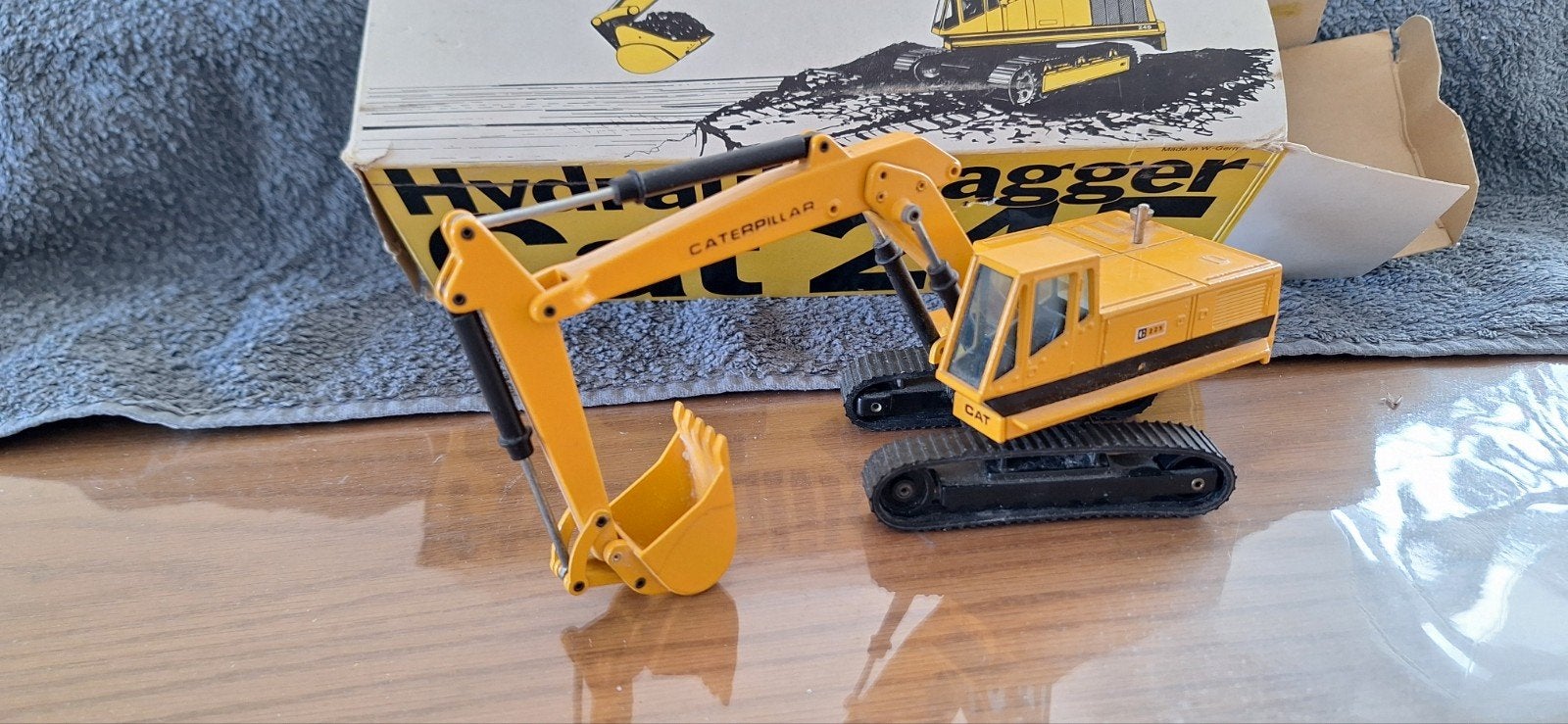 Joal Caterpillar 225 Graafmachine 1:50 - Nieuw in verpakking, Hobby en Vrije tijd, Modelauto's | 1:50, Verzenden, Nieuw, Hijskraan, Tractor of Landbouw