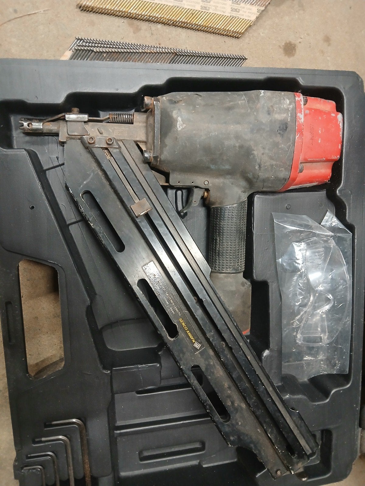 Te Koop Senco A900FN zware constructie tacker op lucht, Ophalen of Verzenden, Gebruikt, 6 tot 10 bar, 200 tot 400 liter/min