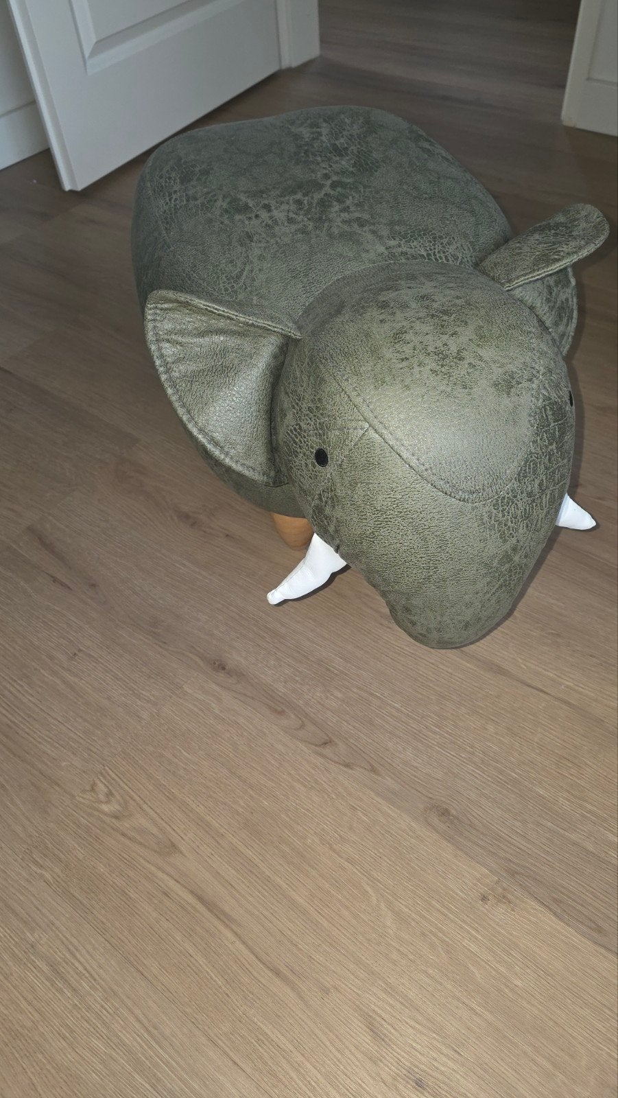 Onbeschadigde olifant poef, Ophalen, 50 tot 75 cm, Zo goed als nieuw, Speels, Kinderkamer, Modern