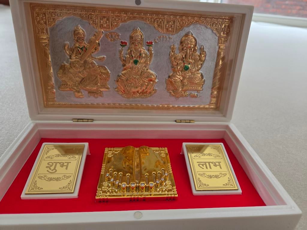 Luxury Hindu Mandir Prayer Box – Lakshmi, Ganesh & Saraswati, Ophalen of Verzenden, Nieuw, Beeld(je), Hindoeïsme