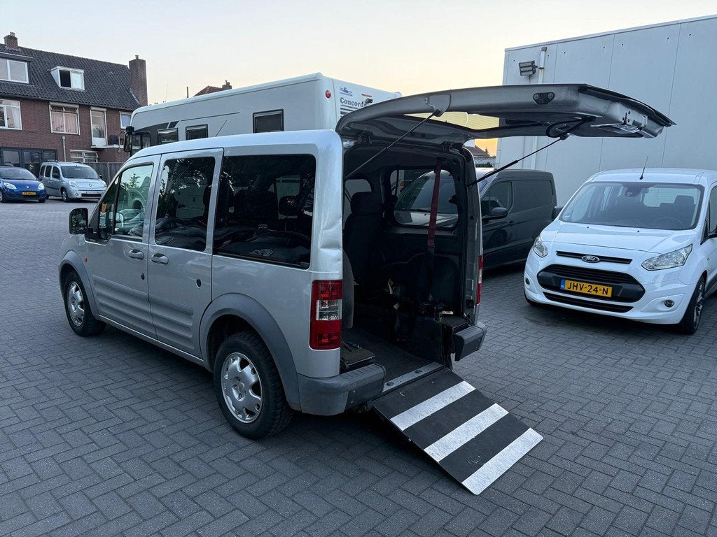 Ford Tourneo Connect 1.8-16V SWB - Rolstoelauto 4+1 - Ruime, Auto's, Ford, Voorwielaandrijving, Gebruikt, 750 kg, Origineel Nederlands