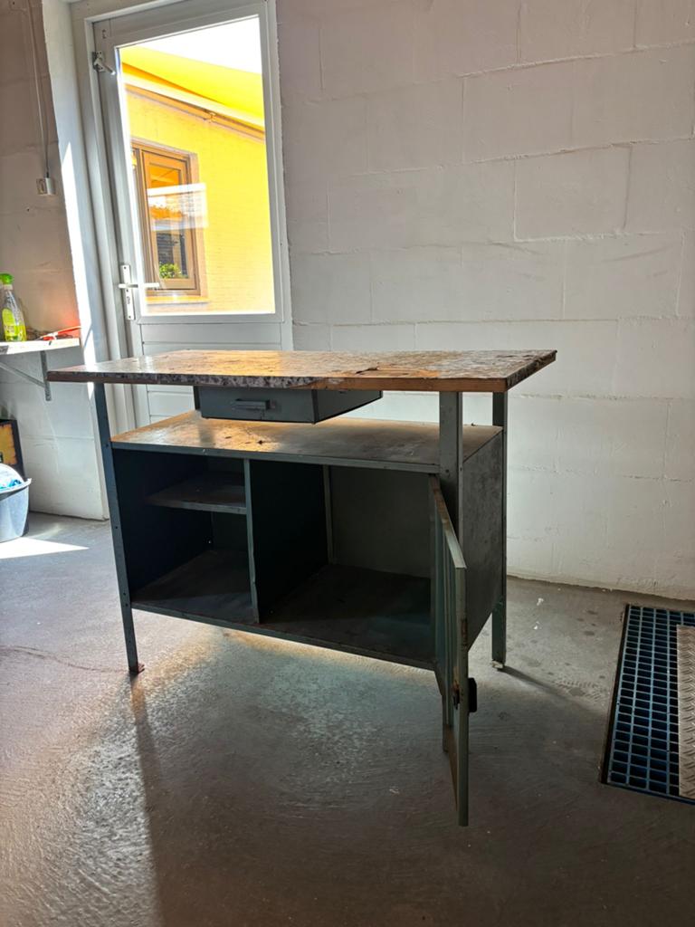 Industriële werkbank / werktafel met opbergruimte, Ophalen, Gebruikt, 70 tot 120 cm