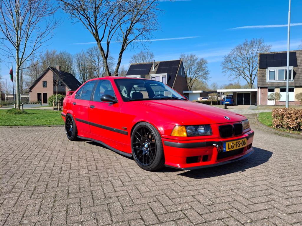 BMW 3-Serie e36 m52b25 1995 Rood hellrot, Auto's, BMW, Particulier, 3-Serie, Benzine, Sedan, Handgeschakeld, Origineel Nederlands