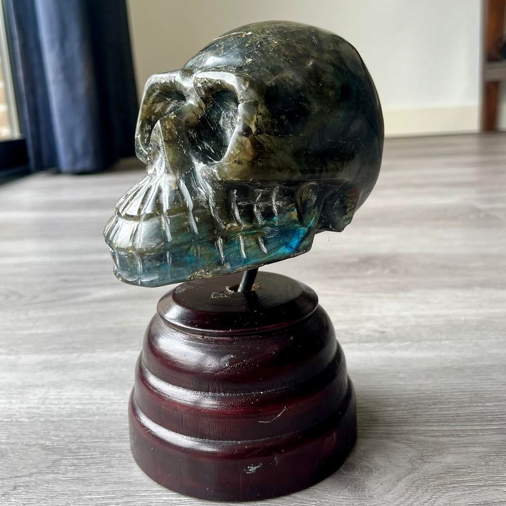 Labradoriet Schedel op Sokkel – 19 cm – 1,9 kg, Verzamelen, Mineralen en Fossielen, Ophalen of Verzenden