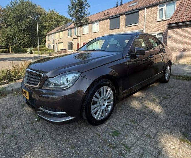 Mercedes-Benz C-Klasse 1.6 C180 Kompr. Sedan AUT 2013 Bruin, Auto's, Mercedes-Benz, Achterwielaandrijving, 1800 kg, Bruin, 1595 cc