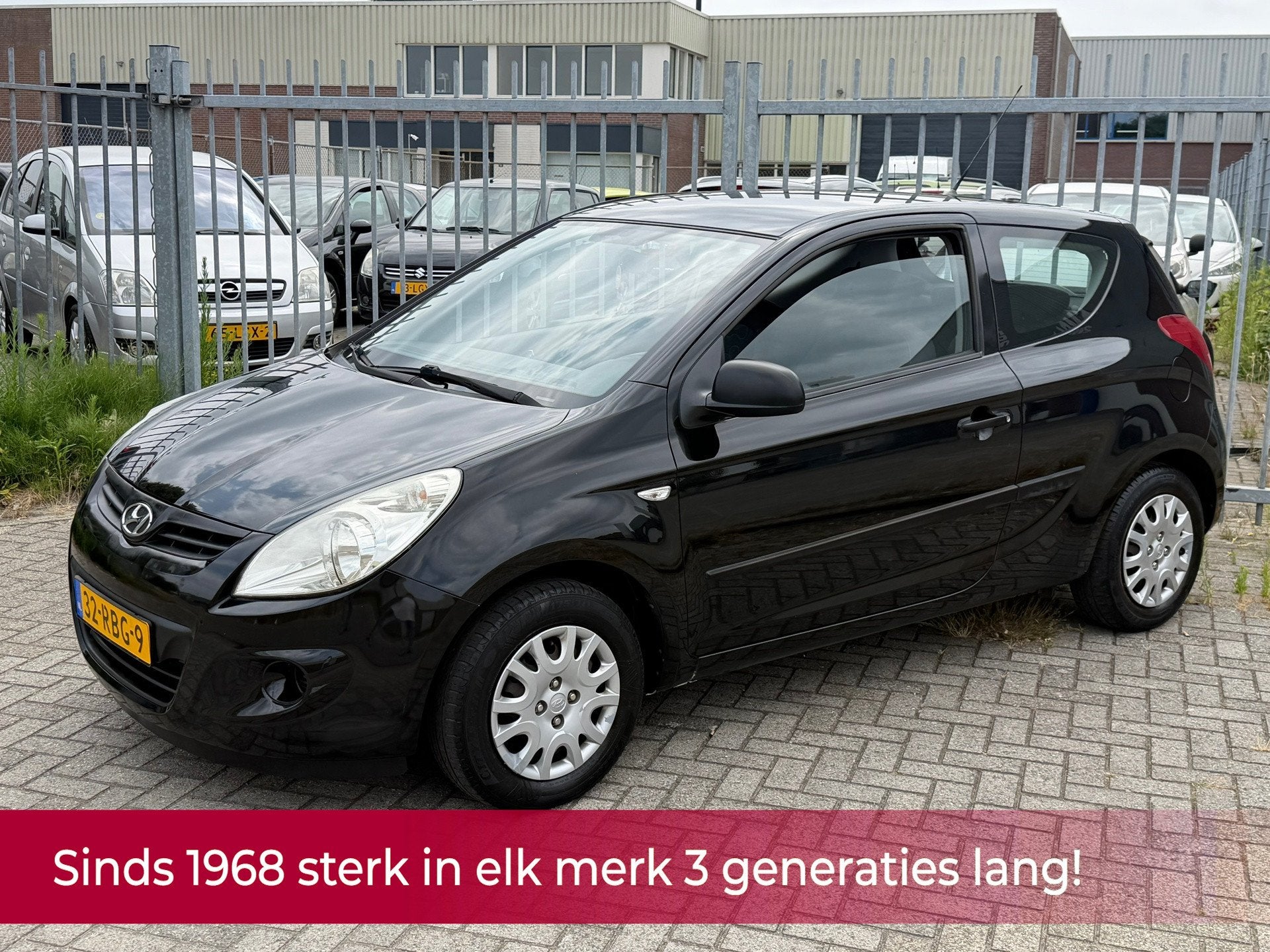 Hyundai I20 1.2i i-Drive NL AUTO NAP! 1E EIGENAAR! DEALER ON, Auto's, Voorwielaandrijving, Gebruikt, 4 cilinders, Zwart