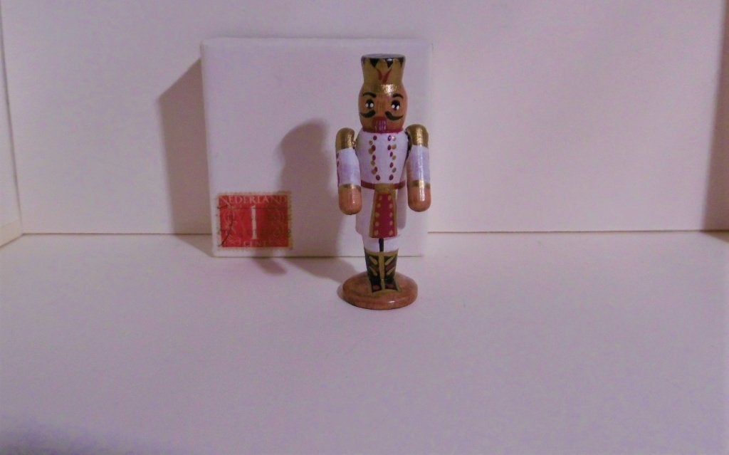 oud houten Duits notenkraker pop kerst miniaturen winkeltje, Diversen, Verzenden