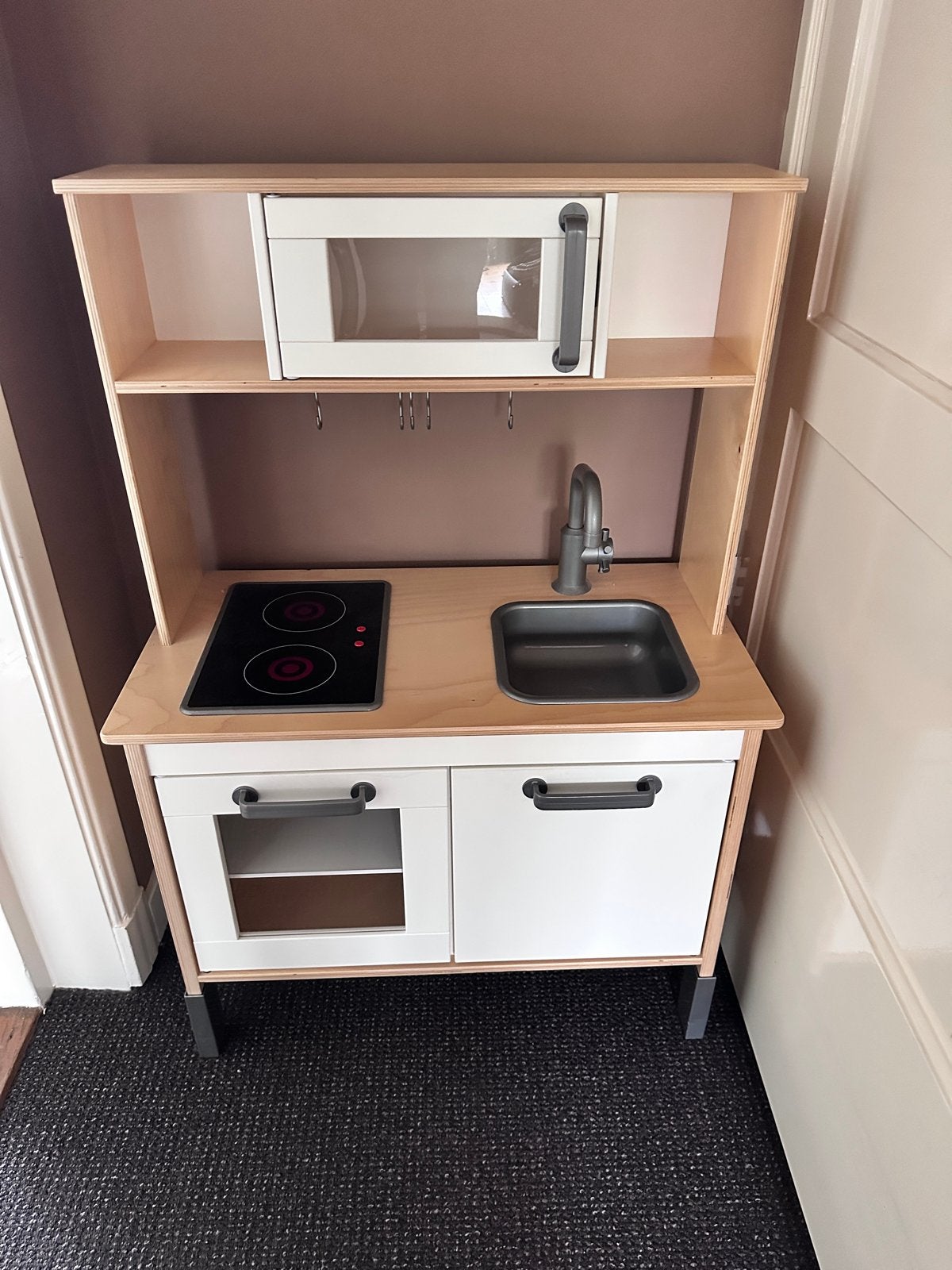 IKEA Duktig Speelkeuken met magnetron en kookplaat, Kinderen en Baby's, Speelgoed | Speelkeukens, Ophalen, Zo goed als nieuw, Hout