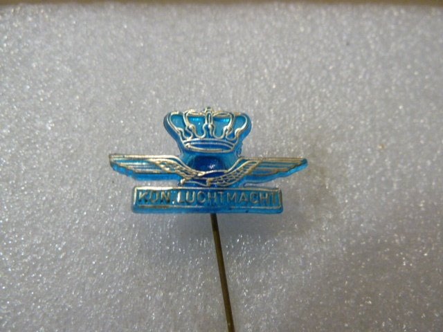 Vintage Speldje Koninklijke Luchtmacht - Kroon en Vleugels, Ophalen of Verzenden, Gebruikt, Overige onderwerpen, Speldje of Pin