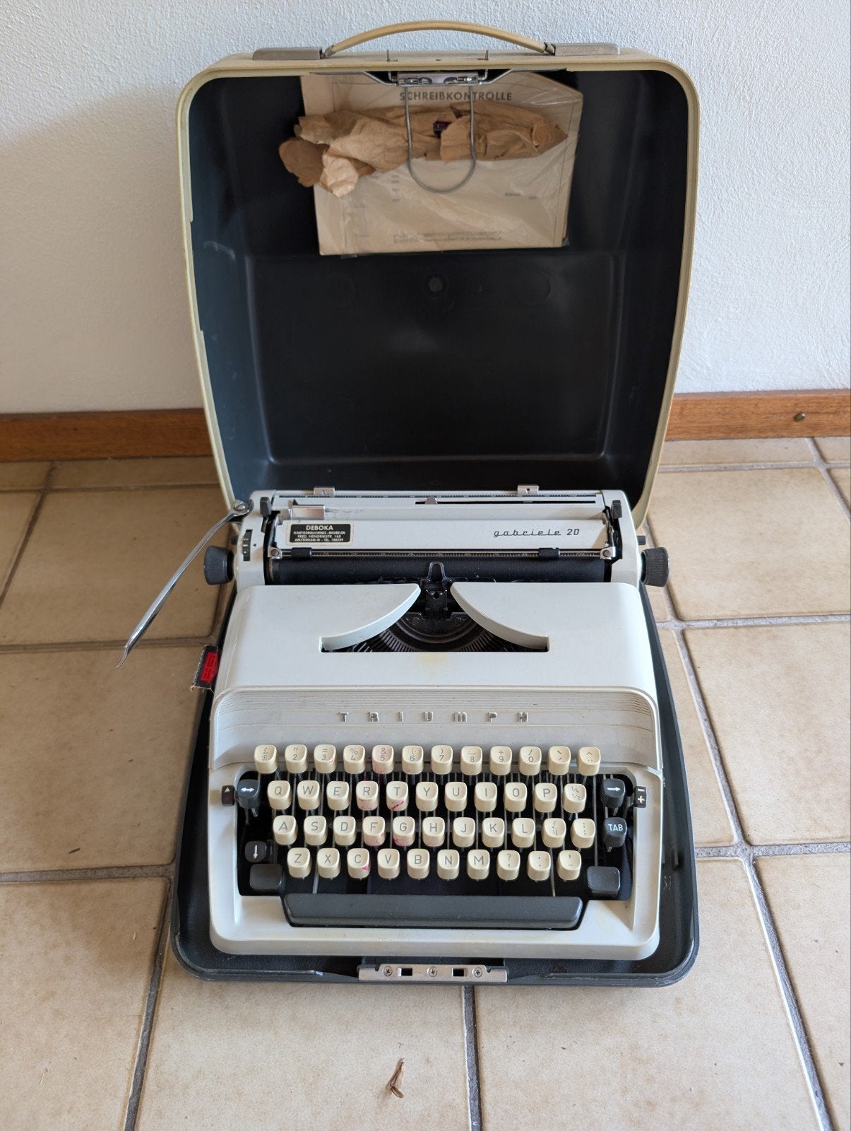 Triumph typemachine, Diversen, Ophalen