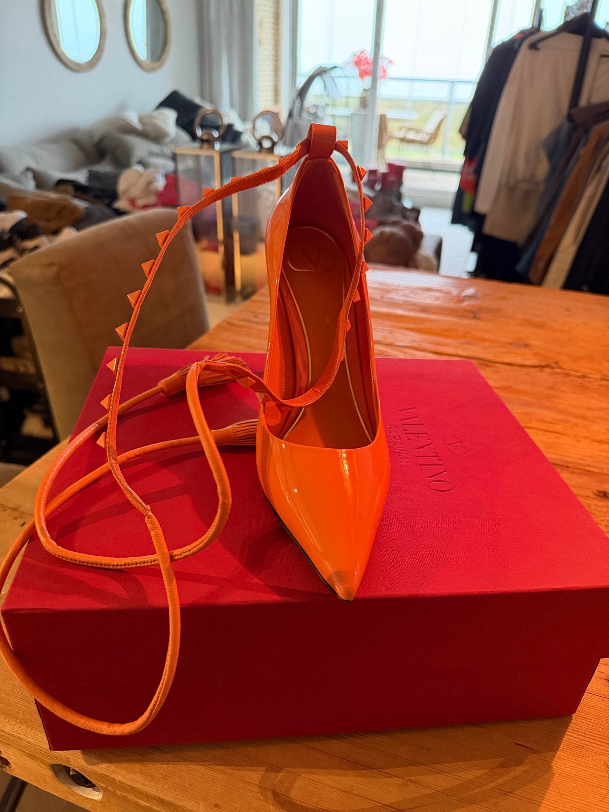 Valentino Garavani Rockstud Pumps Oranje Maat 39 - Nieuw, Ophalen of Verzenden, Nieuw, Oranje, Pumps