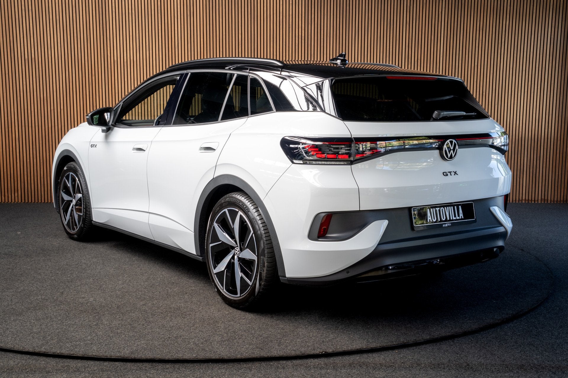 Volkswagen ID.4 GTX 4Motion 77 kWh Head up Panorama trekhaak, Automaat, Dealer onderhouden, Gebruikt, Zwart