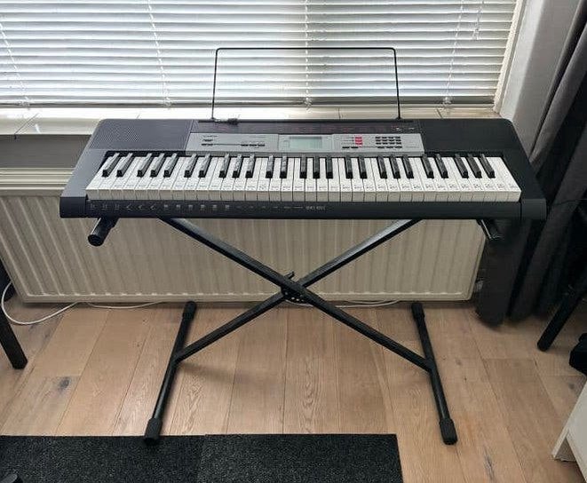 Foto 2 van Casio CTK-1500 Keyboard met standaard