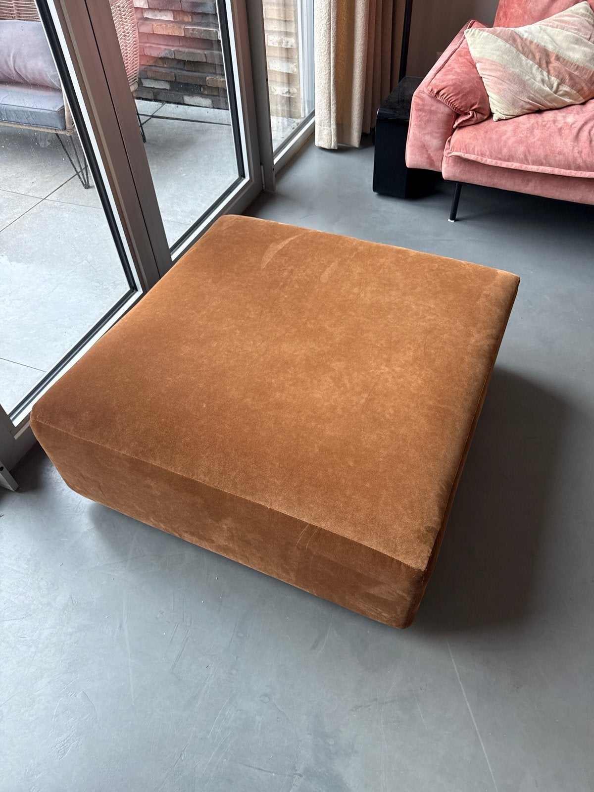 Hkliving vierkante poef in bruin fluweel, Ophalen, Gebruikt, Vierkant, Minder dan 50 cm