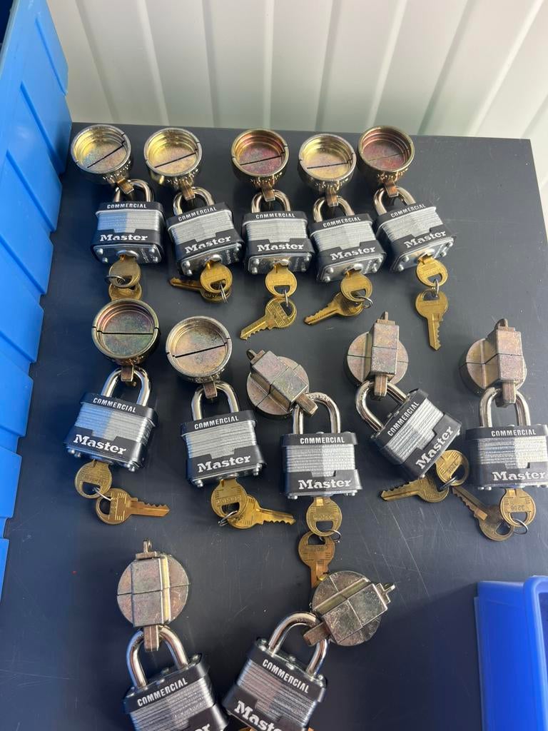 12x Master Lock vatenslot klein (olie/brandstof) incl, Ophalen of Verzenden, Zo goed als nieuw