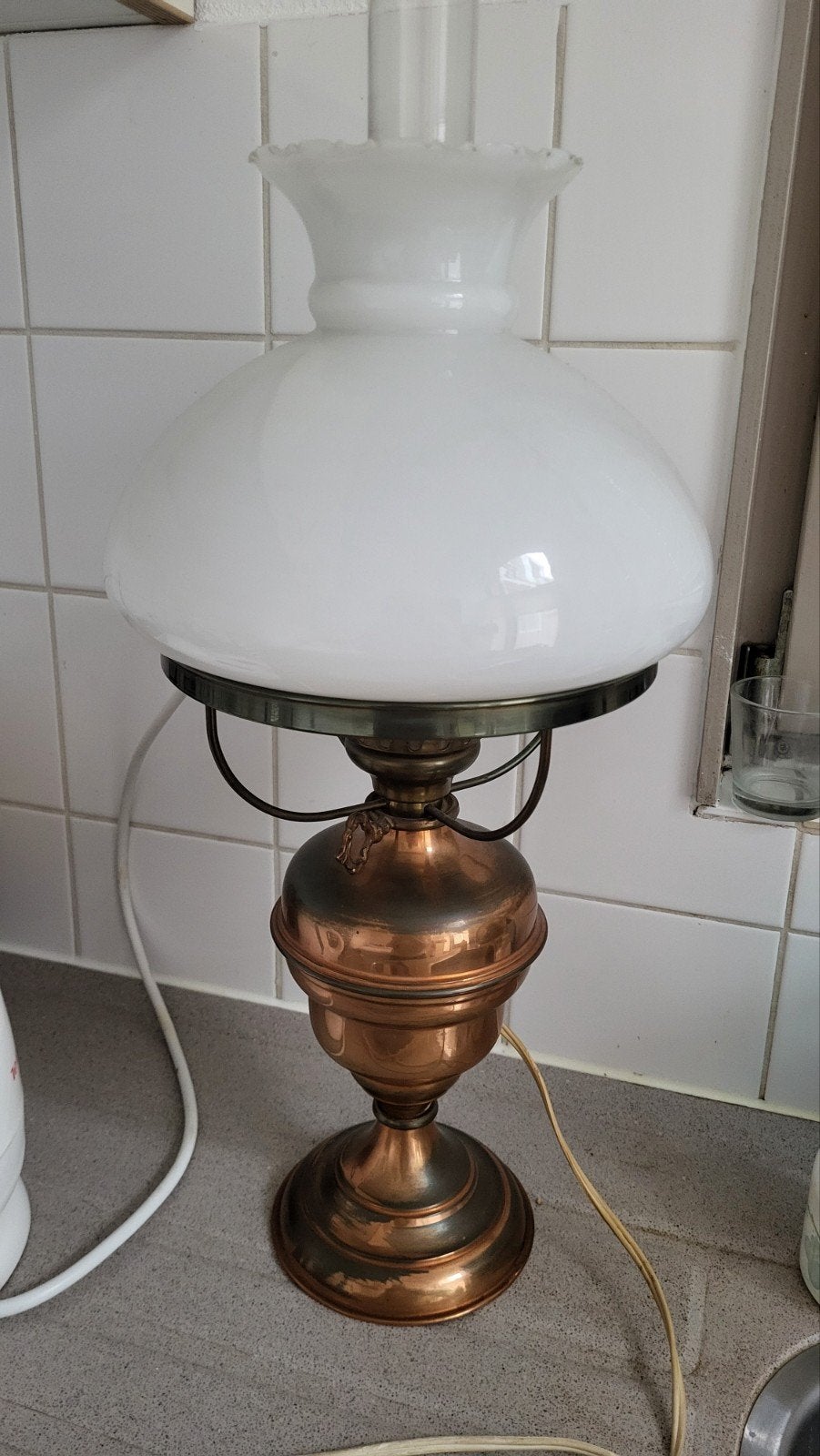Vintage Koperen Tafellamp met Melkglazen Kap, Antiek en Kunst, Antiek | Lampen, Ophalen of Verzenden