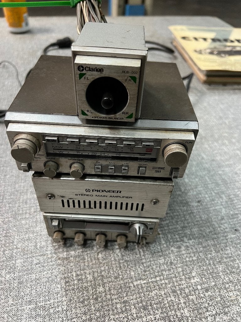 Vintage Pioneer autoradio set met versterker