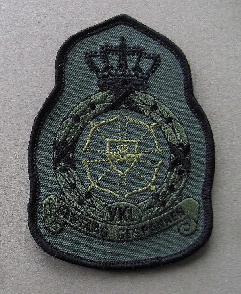 Klu kroonbadge / embleem - Vliegbasis Volkel, Verzamelen, Ophalen of Verzenden, Luchtmacht, Nederland, Embleem of Badge