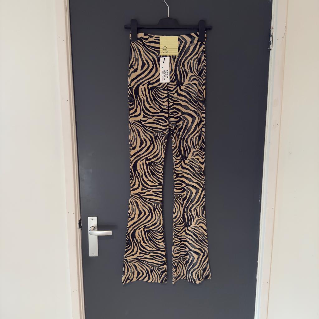Ambika flaired legging zebra print S TALL, Zwart, Nieuw, Ophalen of Verzenden, Maat 36 (S)