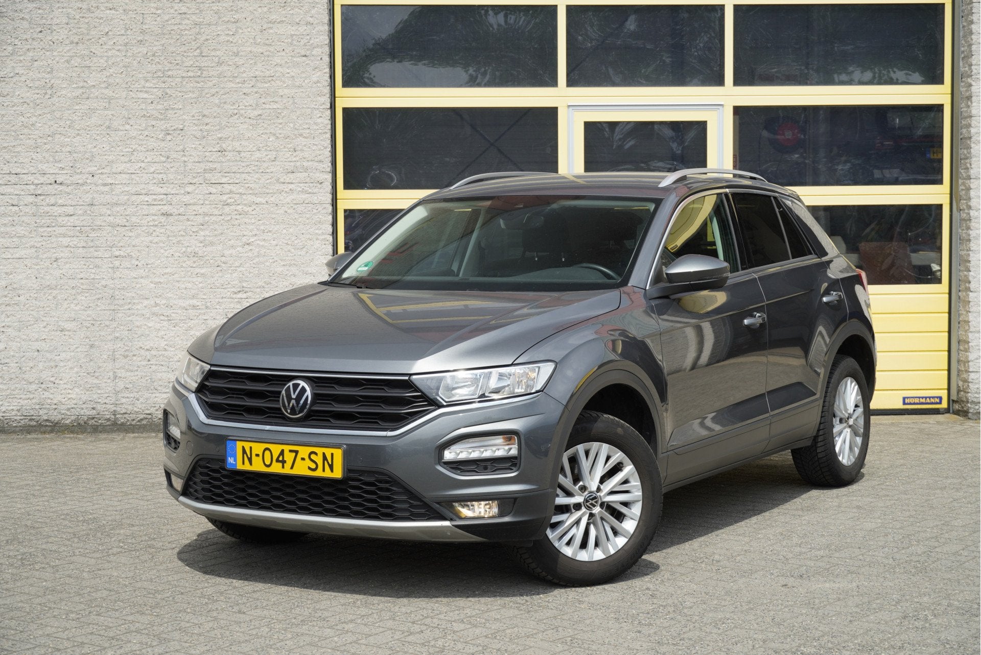 Volkswagen T-Roc 1.5 TSI 150PK! Automaat Style Business BJ20, Auto's, Dealer onderhouden, Stof, 4 cilinders, 150 pk