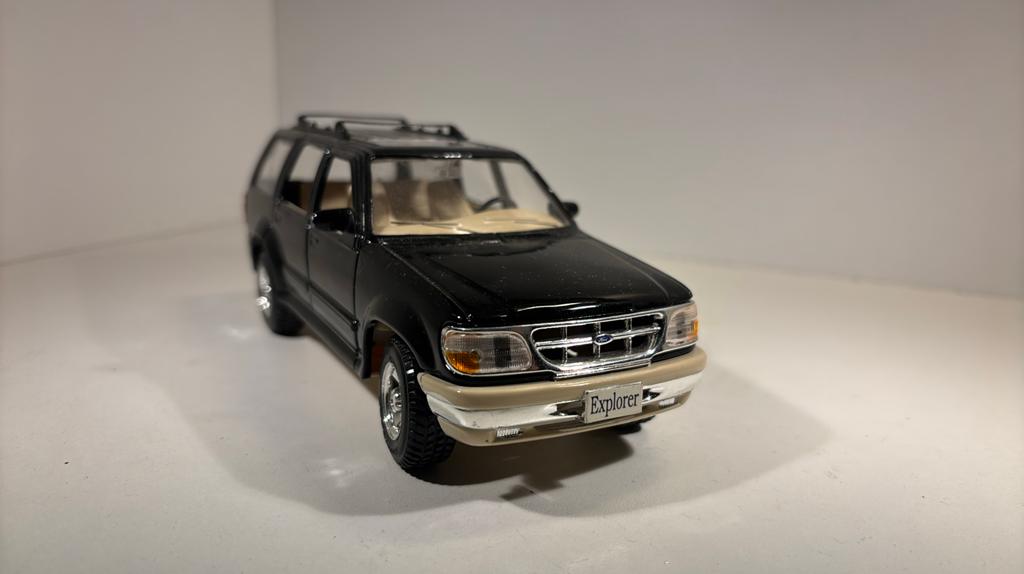 Ford explorer maisto 1.24, Hobby en Vrije tijd, Maisto, Ophalen of Verzenden, A, A