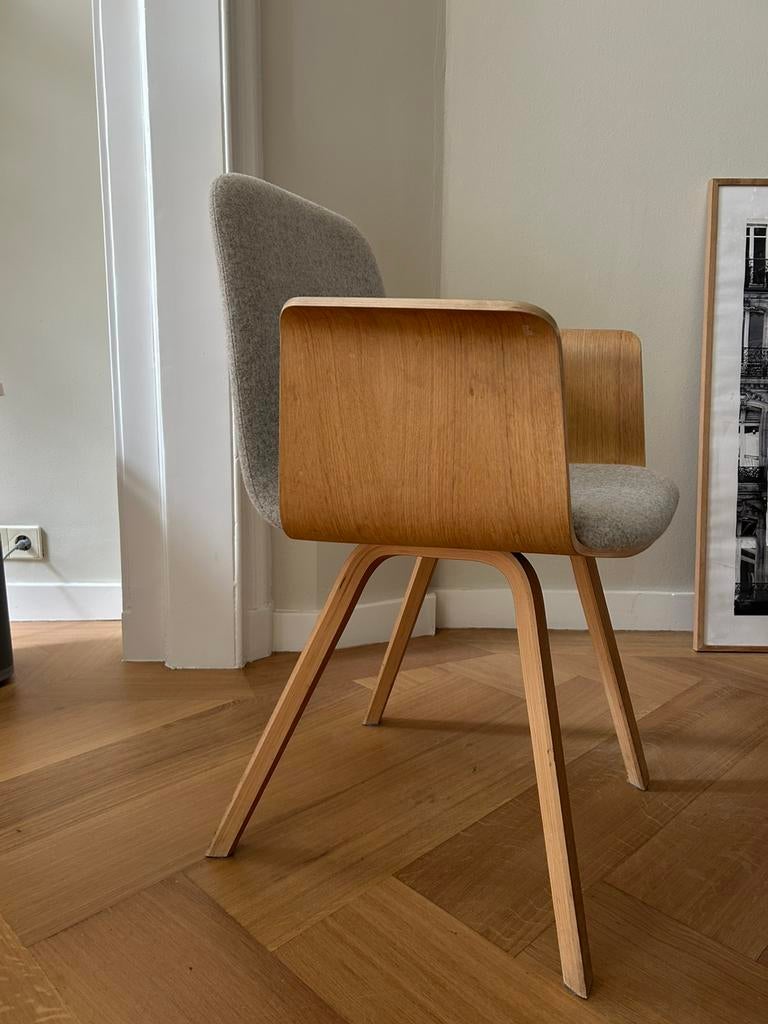 Bolia Palm stoel met armleuning – Light Grey – eiken, Ophalen, Scandinavisch, Zo goed als nieuw, Eén